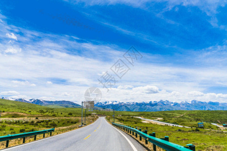 黄昏道路风景317国道 道路蓝天白云gif动图高清图片