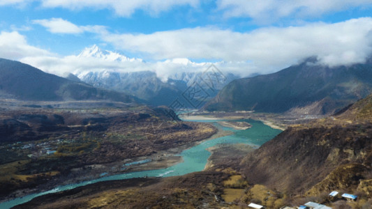 智利山谷雅鲁藏布江航拍GIF高清图片