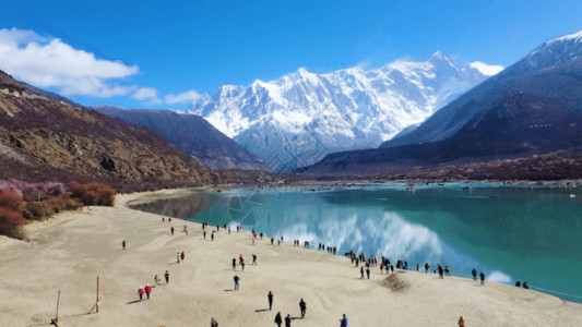 青藏高原雪山航拍唐古拉山脉雪山GIF高清图片