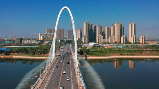 桥与倒影城市交通GIF高清图片