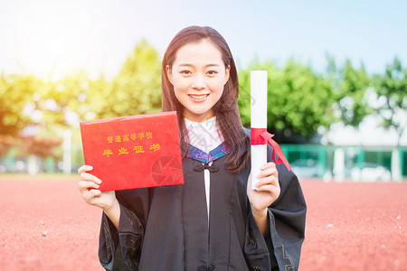 女孩红色礼服毕业季设计图片