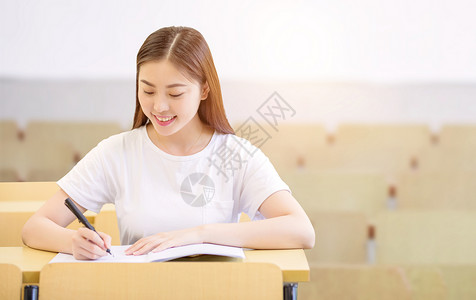 课堂上的女孩高考复习设计图片