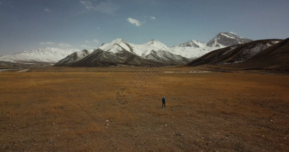 雪草原青海神山阿尼玛卿雪山GIF高清图片