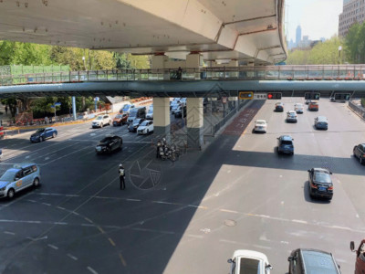 汽车摩托车道路上交通行驶的车辆延时GIF高清图片
