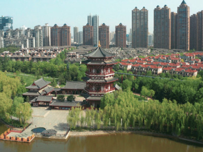 中式寺庙中式园林公园4K航拍高清图片
