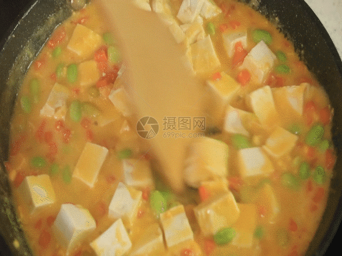 实拍筷子夹豆腐GIF图片