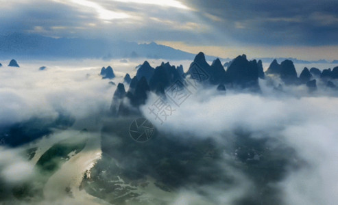 仙境喀纳斯风景云雾缭绕的漓江gif动图高清图片