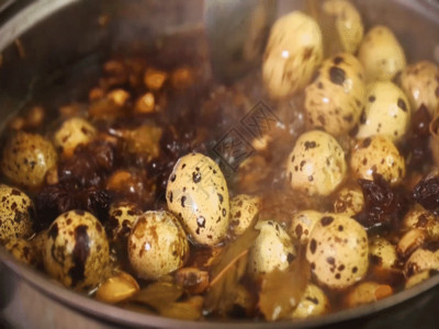 调料油实拍卤制鹌鹑蛋GIF高清图片