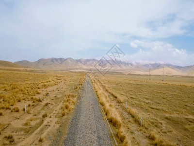 蜿蜿蜒蜒草原荒原公路GIF高清图片
