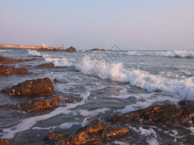 海浪岩石GIF图片