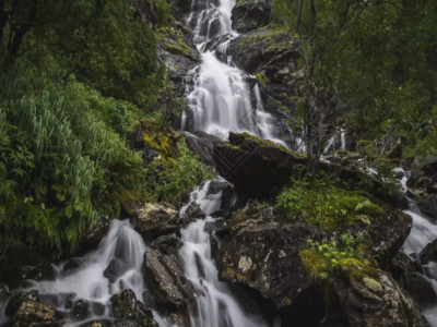 绿色瀑布山泉瀑布流水GIF高清图片