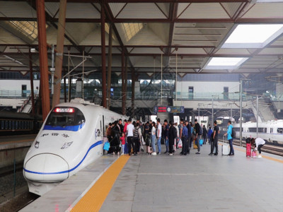 德里火车站实拍高铁站旅客GIF高清图片
