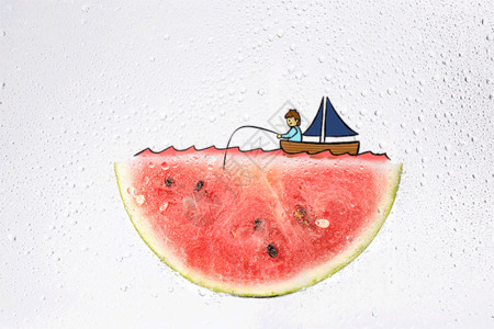 水果在水中溅起创意西瓜湖上钓鱼的男孩gif高清图片