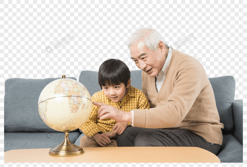 爷孙俩坐在沙发上看地球仪图片