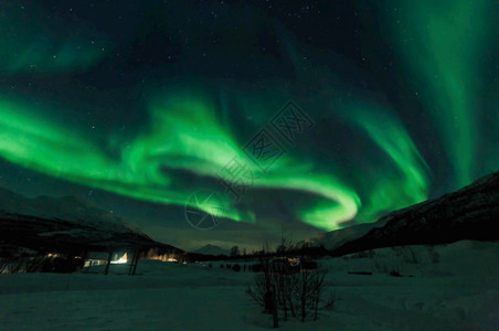 北欧自然风景美丽的北欧冬季北极光gif高清图片