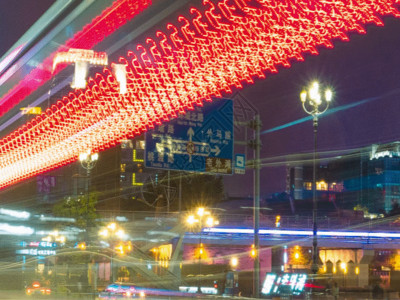 夜晚城市马路路边车流GIF高清图片