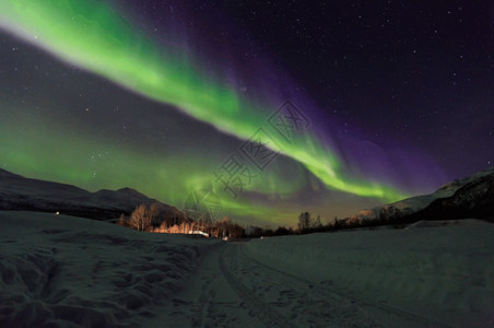 美丽的北欧冬季北极光gif高清图片