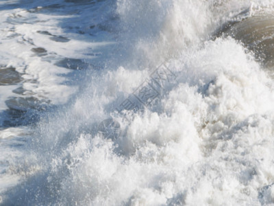 奔腾的大海浪花拍打GIF高清图片