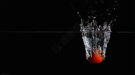 广告设计图片落入水中的草莓gif高清图片