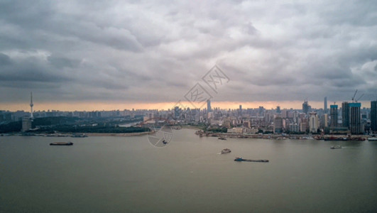 城市的光暴风雨即将来临前夕的长江风光gif动图高清图片