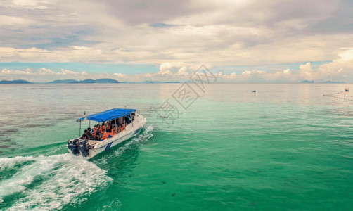 马来西蓝天白云，大海快艇gif高清图片