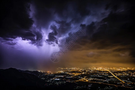 风暴云中闪电闪电下的北京gif动图高清图片