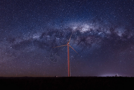 星轨银河广阔草原星空银河gif高清图片