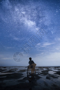 仰望人北海涠洲岛银河星空gif高清图片