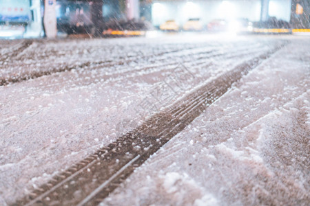 行驶轮胎地面积雪中和车轮印gif动图高清图片