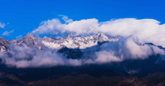 云雾风景神秘的玉龙雪山gif高清图片