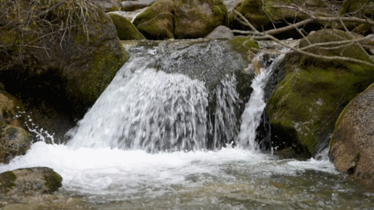 山涧小溪山涧溪流流水水资源森林GIF高清图片