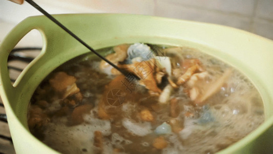 榴莲炖鸡做好的美食鸡肉GIF高清图片