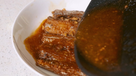 一碗蜂蜜美食红烧带鱼GIF高清图片