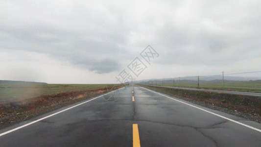 基础巩固新疆草原公路基础设施运输交通GIF高清图片