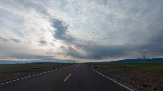 一带一路高峰论坛天山草原公路行车视角GIF高清图片