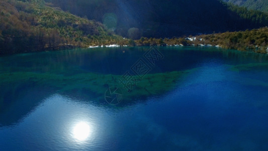 湖面上的月亮九寨沟航拍GIF高清图片