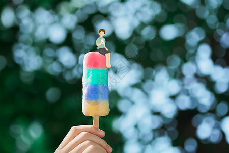 喝饮料的冰淇淋夏天坐在彩色冰棒上喝饮料的男生插画