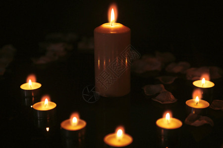 地震紧急救援祈福祈祷的蜡烛gif动图高清图片