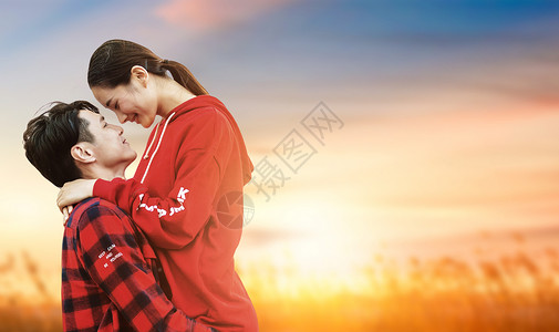 格子太阳素材夕阳下的情侣设计图片