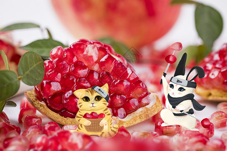 一堆水果和糕点忍者兔忍者猫偷石榴插画