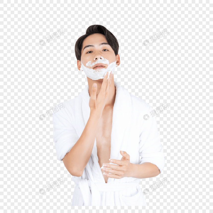 青年男性准备剃须图片