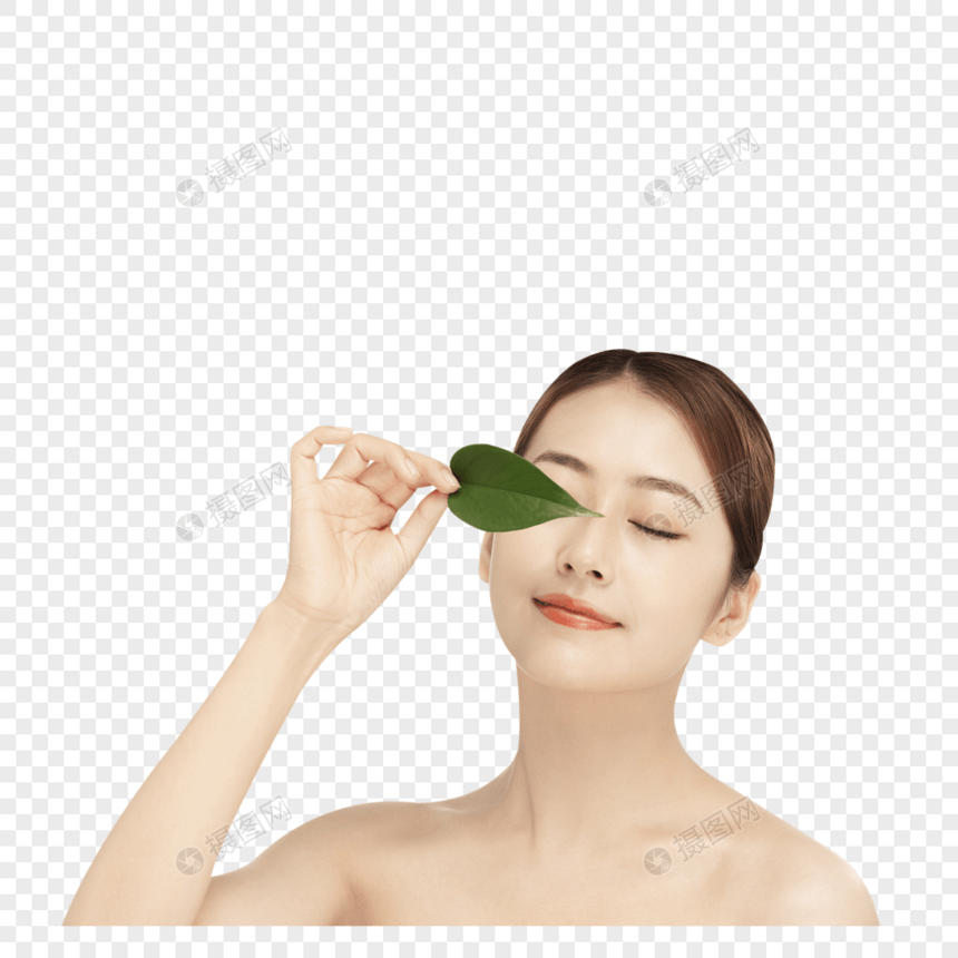 女性拿着一片绿叶图片
