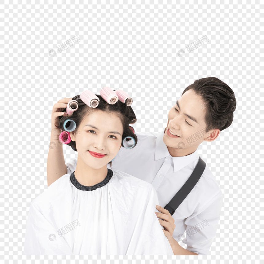 理发师用发卷给顾客烫卷发图片