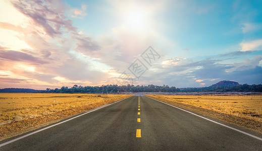 秋天的道路柏油路设计图片