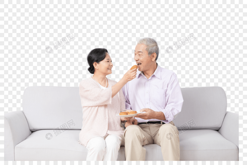 奶奶喂爷爷吃月饼图片