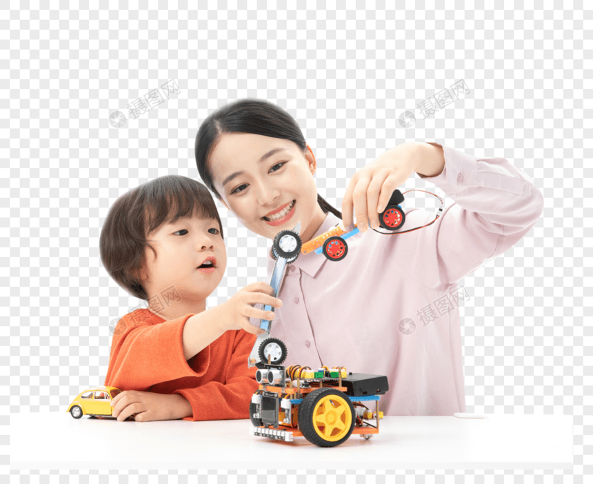 儿童幼教老师带着学生玩汽车模型图片