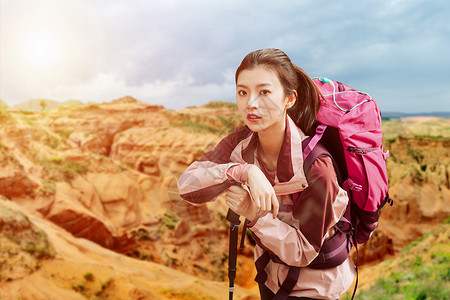 夕阳山景登山运动设计图片