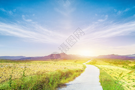 草原小溪乡村公路背景设计图片