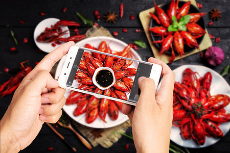 直播分享美食的美食博主手机拍摄设计图片