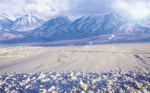 冬季雪山图片